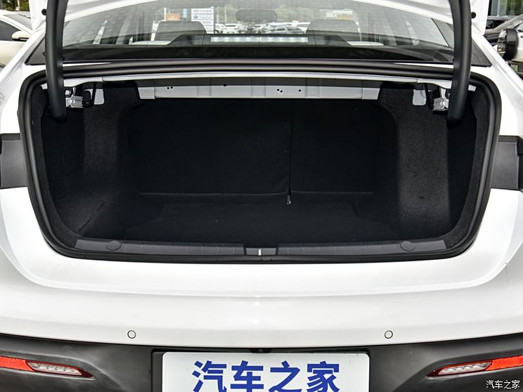比亚迪海豹05 DM-i智驾版上市 售7.98万起 续航2000km 配高阶智驾