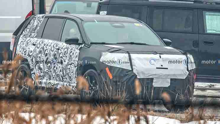 定位中型SUV 有望采用混合动力 全新Jeep自由光谍照曝光