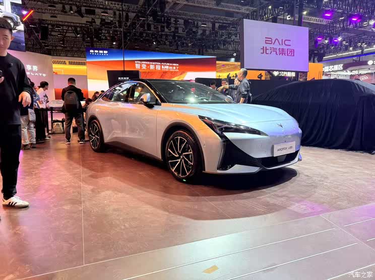 2025上海车展探馆:新款极狐阿尔法S5实车,部分配置信息曝光