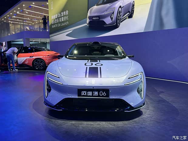 2025成都车展:限时19.49万起 增程搭载45度电池 新款阿维塔06上市