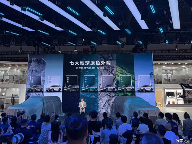 2025成都车展：北京越野BJ30旅行家预售10.29万起 车内7座布局